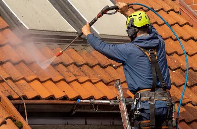 Démoussage et hydrofuge de toiture à Esboz-Brest